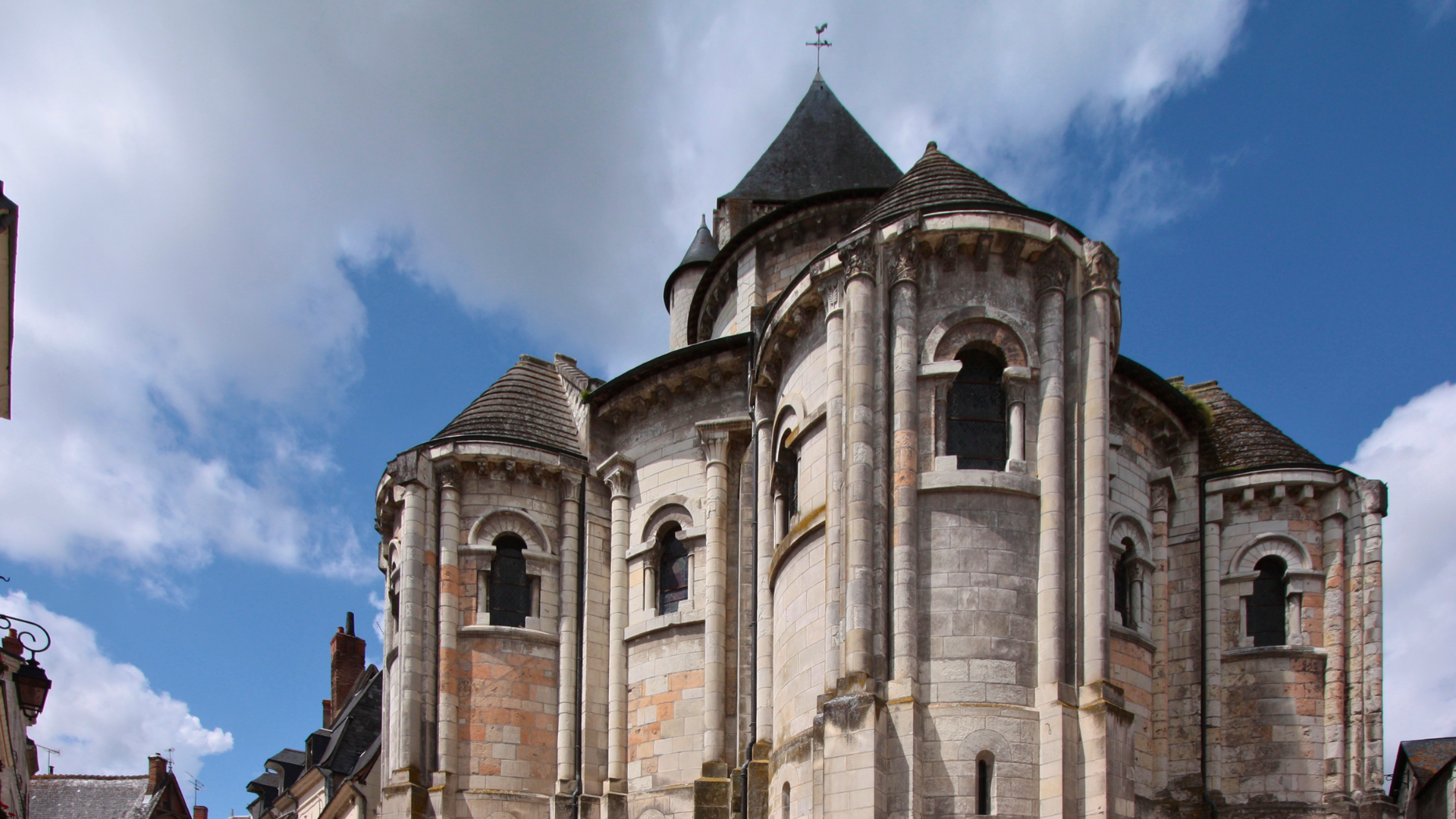 Clocher et extérieur de la collégiale romane de Saint Aignan, 41, Loir-et-Cher