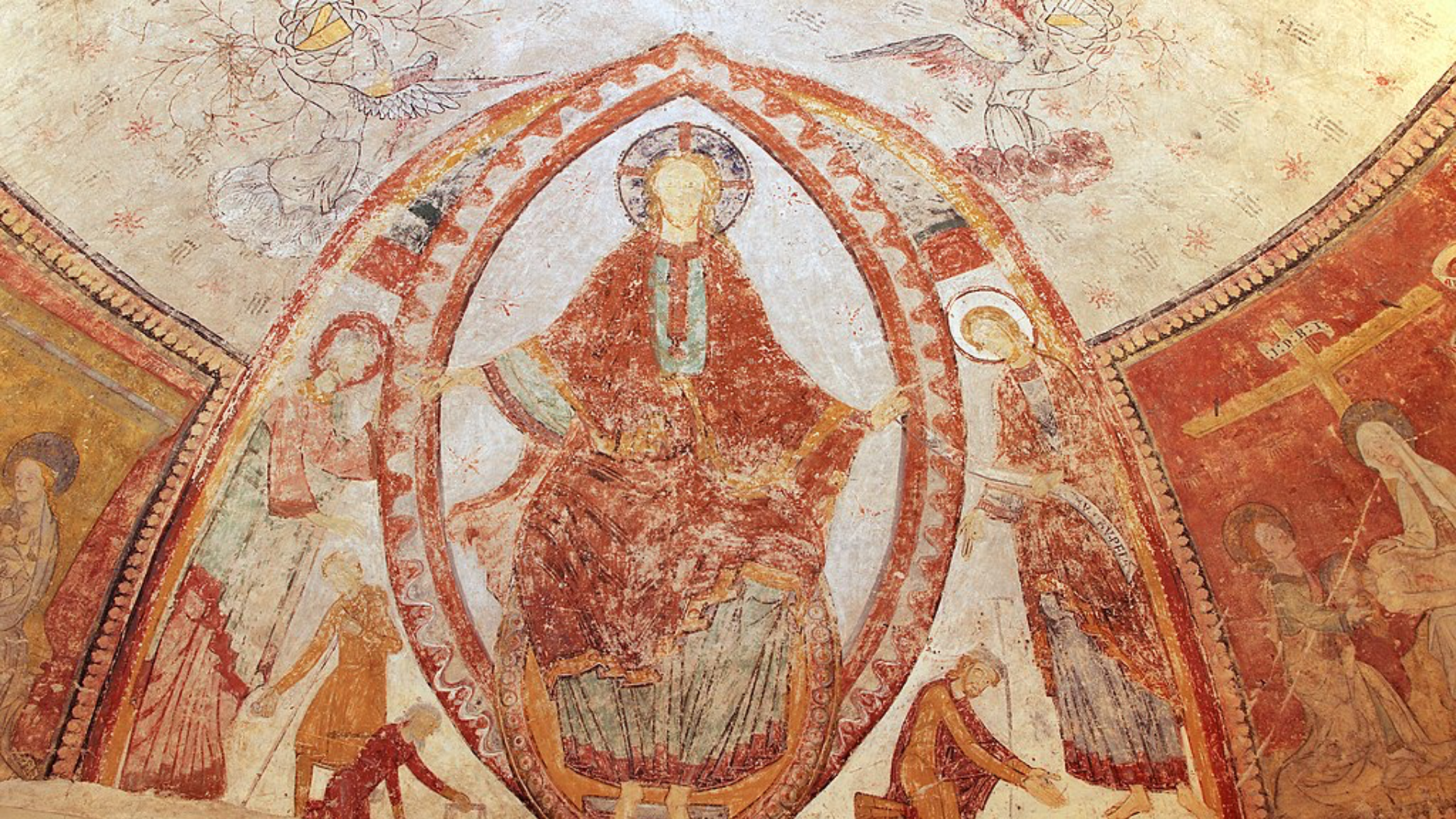 Christ en majesté qui trône dans une double gloire en mandorle dans la crypte de la collégiale de Saint-Aignan, 41